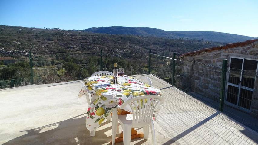 Location de vacances pour 6 personnes, avec piscine ainsi que jacuzzi et jardin dans Fornos de Algodres - 3