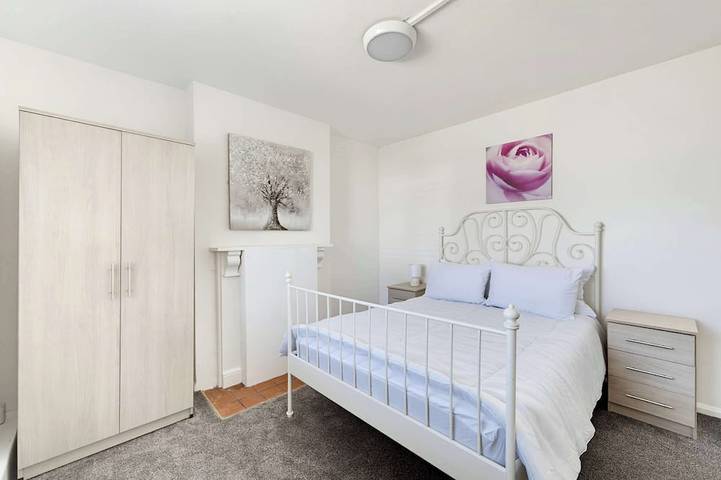 5 Bed family house with free parking in Aylesbury, Buckinghamshire