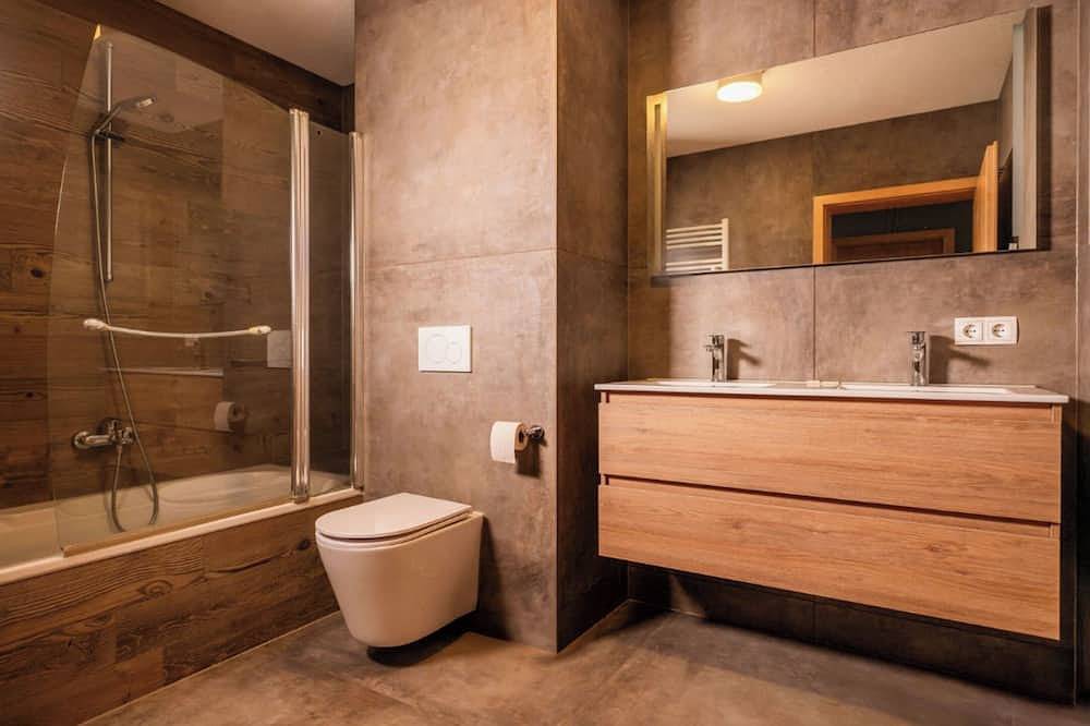 Ganze Wohnung, Chalet zur Rose 3-Zimmer-Wohnung „Alpen Lilie“ 2-8 Personen (95m2) in Berwang, Außerfern