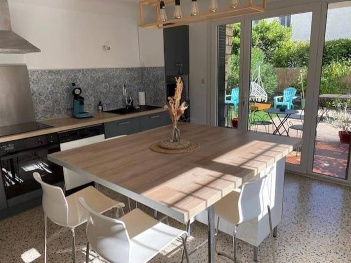 Appartement de vacances pour 2 personnes, avec Terrasse et Jardin ainsi que Piscine et Vue à Sorgues
