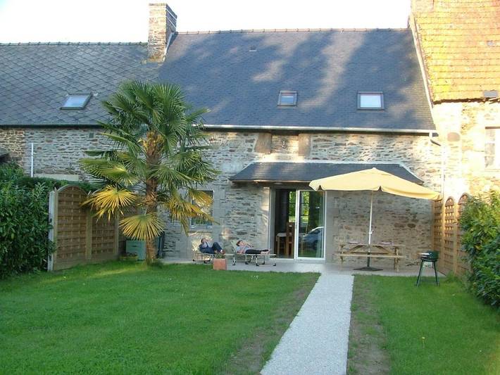 Location de vacances pour 6 personnes, avec jardin et vue à Baguer-Pican - 2