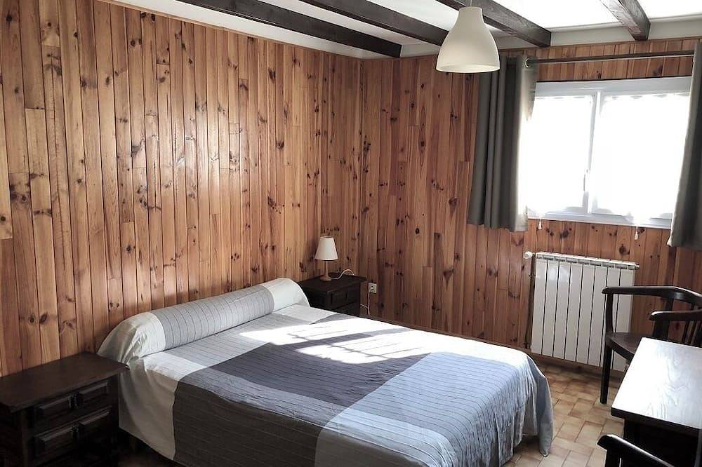 Appartement entier, Lac de St Ferréol, agréable rez de jardin avec accès piscine in Sorèze, Lauragais