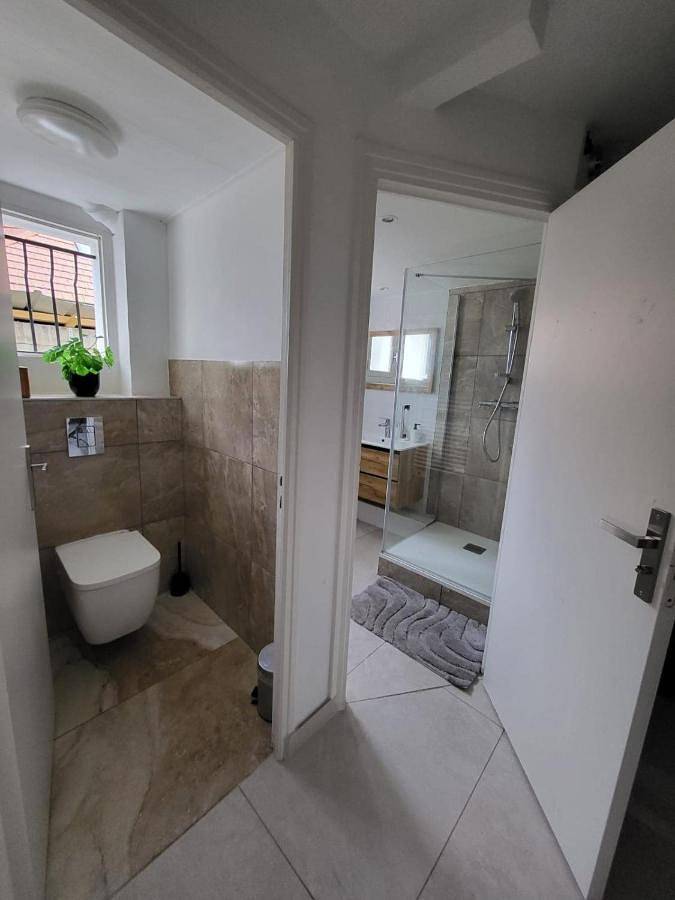 Appartement entier, Logement paisible avec jardin, accès plain pied sans escalier, parking et Wifi in Roche-la-Molière, Loire