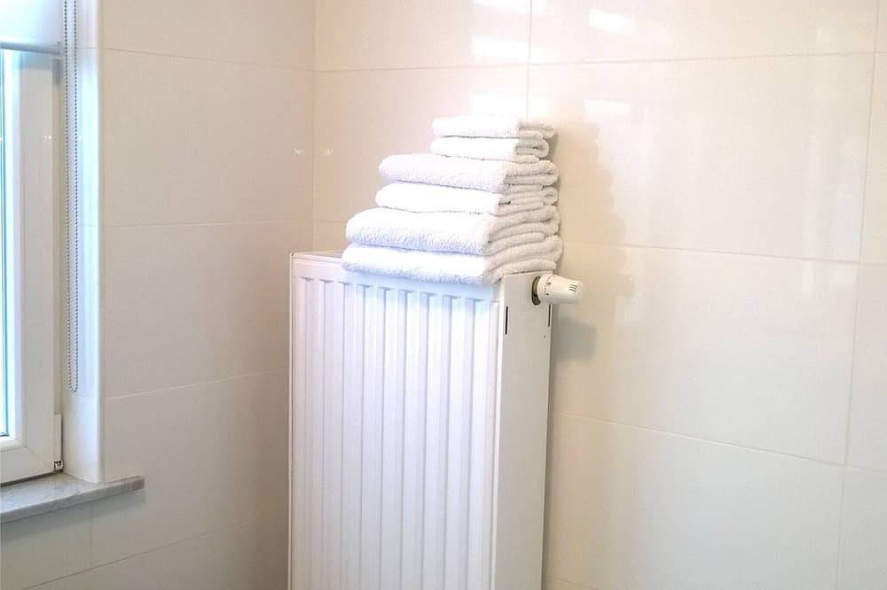 Entire apartment, Almost White, Near Train, Metro in Anderlecht, Flanders