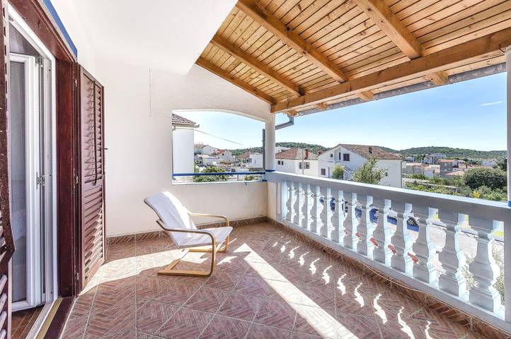 Ferienwohnung für 2 Personen, mit Balkon und Terrasse sowie Garten und Ausblick in Jezera - 4