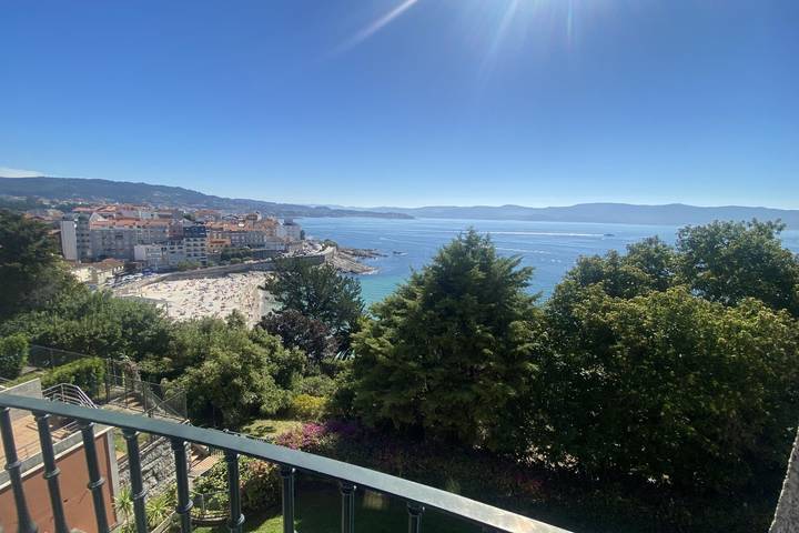 Apartamento de férias para 4 pessoas, com Vista para o mar e Varanda e ainda Terraço and Jardim em Portonovo