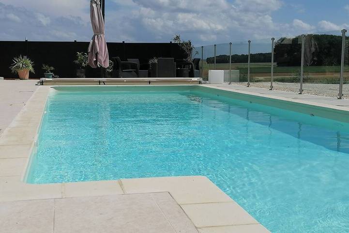 Location de vacances pour 9 personnes, avec piscine à Saint-Cyr-les-Colons