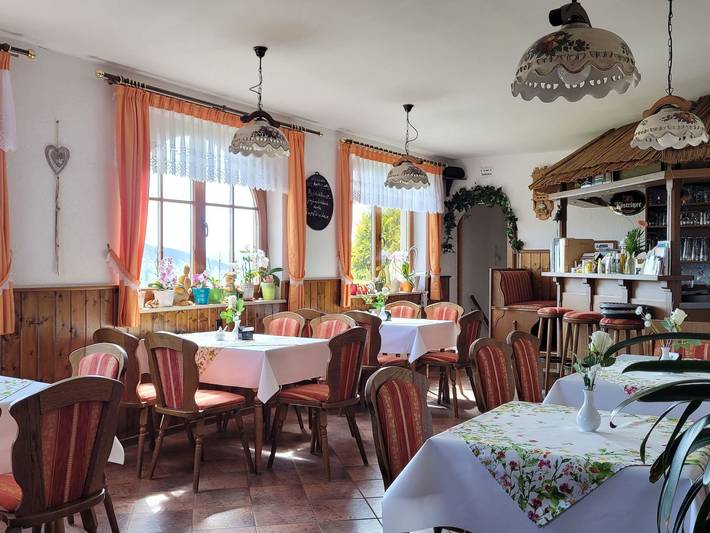 Ferienwohnung für 4 Personen, mit Garten und Terrasse sowie Ausblick, kinderfreundlich in Thüringische Rhön - 2