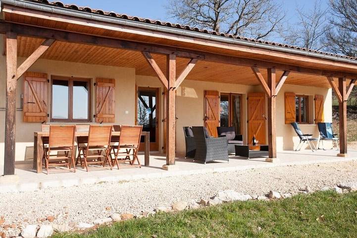 Location de vacances pour 6 personnes, avec jardin et balcon à Saint-Aubin-de-Nabirat