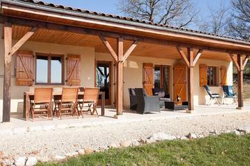 Gîte pour 6 personnes, avec jardin et balcon à Saint-Aubin-de-Nabirat