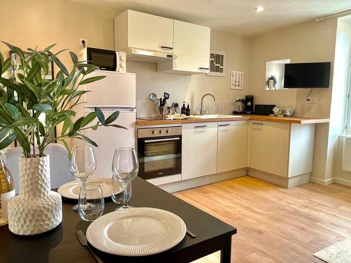 Gîte pour 3 personnes, avec vue, animaux acceptés à Amplepuis - 2