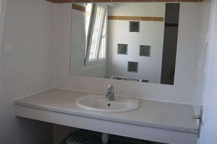 Location de vacances pour 5 personnes, avec jardin et terrasse à Plozévet - 4