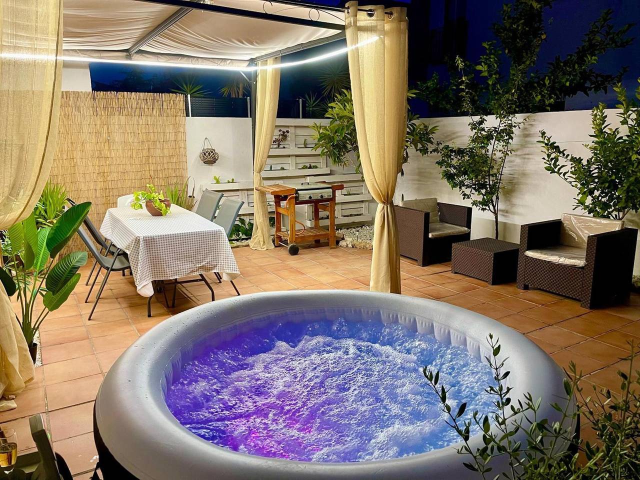 Casa Rural Lomalinda: Vistas a la montaña, Wi-Fi y aire acondicionado in Ogíjares, Provincia de Granada