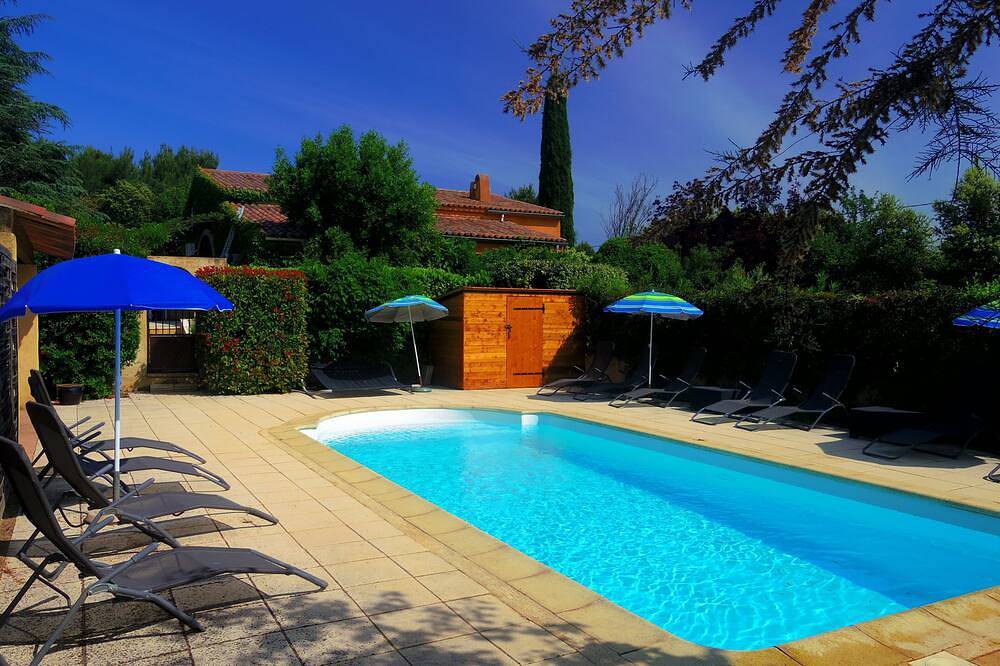 Haus auf 4 ha in Ruhe mit beheiztem Schwimmbad in Gargas in Gargas, Regionaler Naturpark Luberon