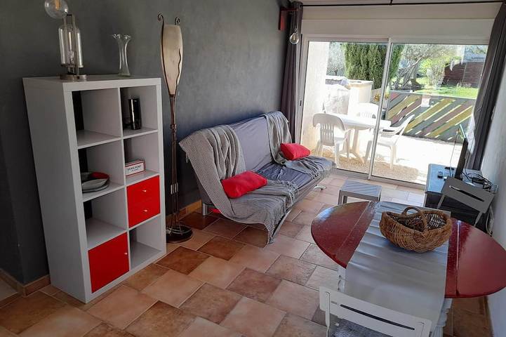 Location de vacances pour 2 personnes, avec terrasse ainsi que jardin et piscine à Vers-Pont-du-Gard - 4