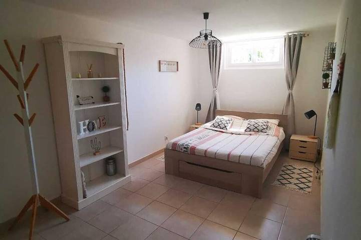 Gîte pour 4 personnes, avec piscine ainsi que jardin et terrasse à Bernis - 2