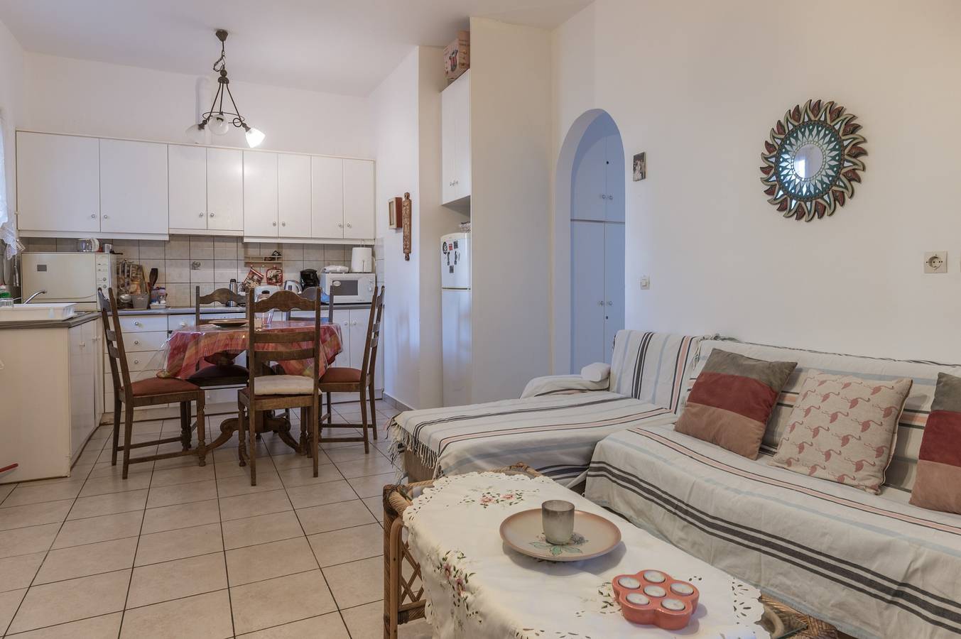 Casa de férias 'Charmante' com vista para a montanha, Wi-Fi e ar condicionado in Tinos