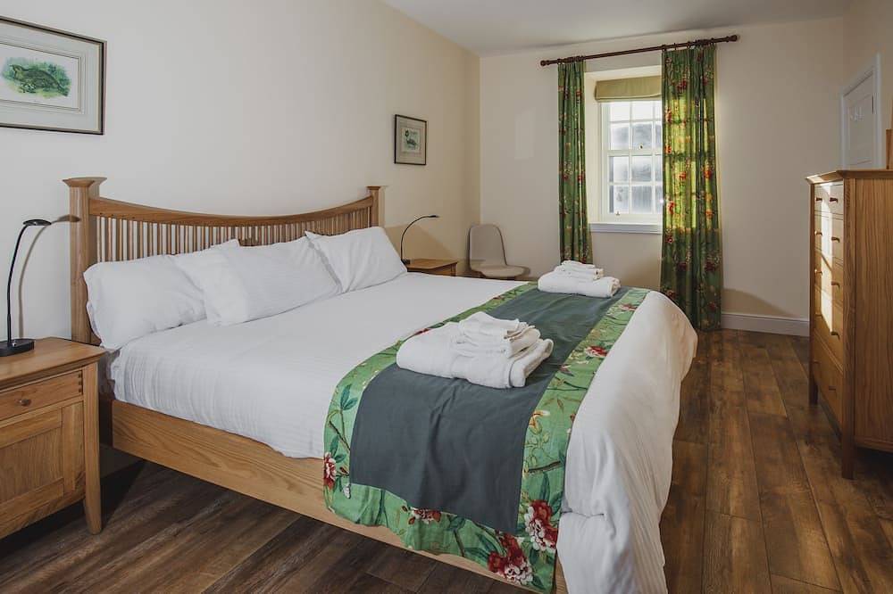 Castle Cottage - sleeps 6 guests  in 3 bedrooms in Lewis and Harris, Äußere Hebriden