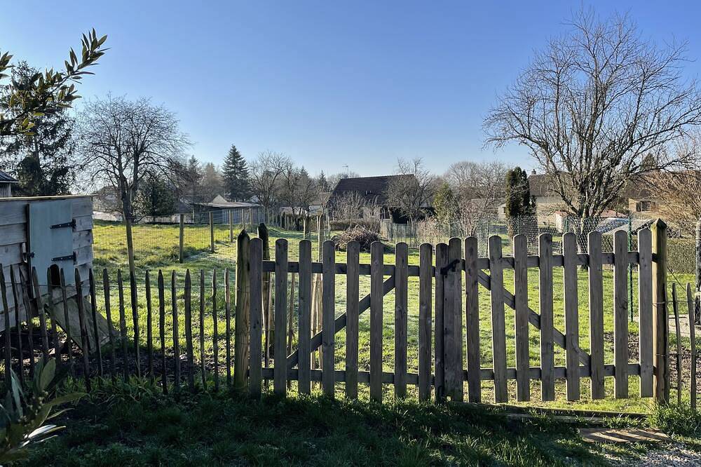 85 m2 town house with south-facing terrace and garden in Saint-Fargeau, Auxerre region