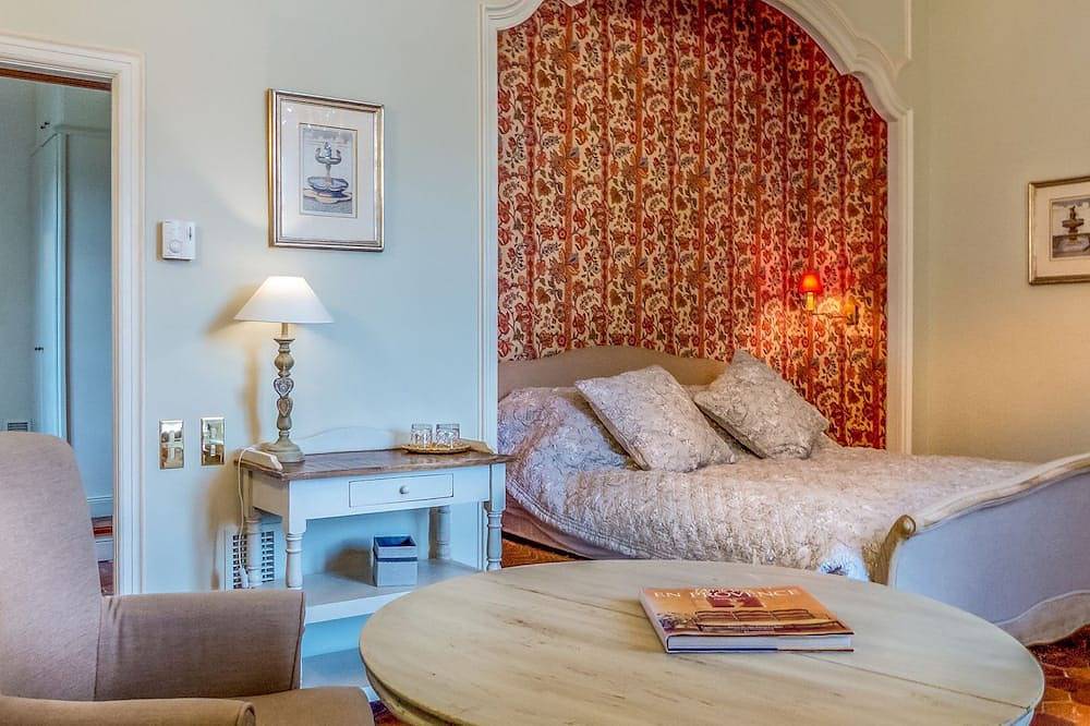 Luxury chateau for rent in Provence in Sarrians, Vaucluse