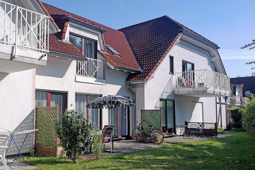 Ganze Wohnung, Ferienwohnung Johanna Terrasse und Gartenblick - Ferienwohnung Johanna mit in Gustow, Stralsund Umland