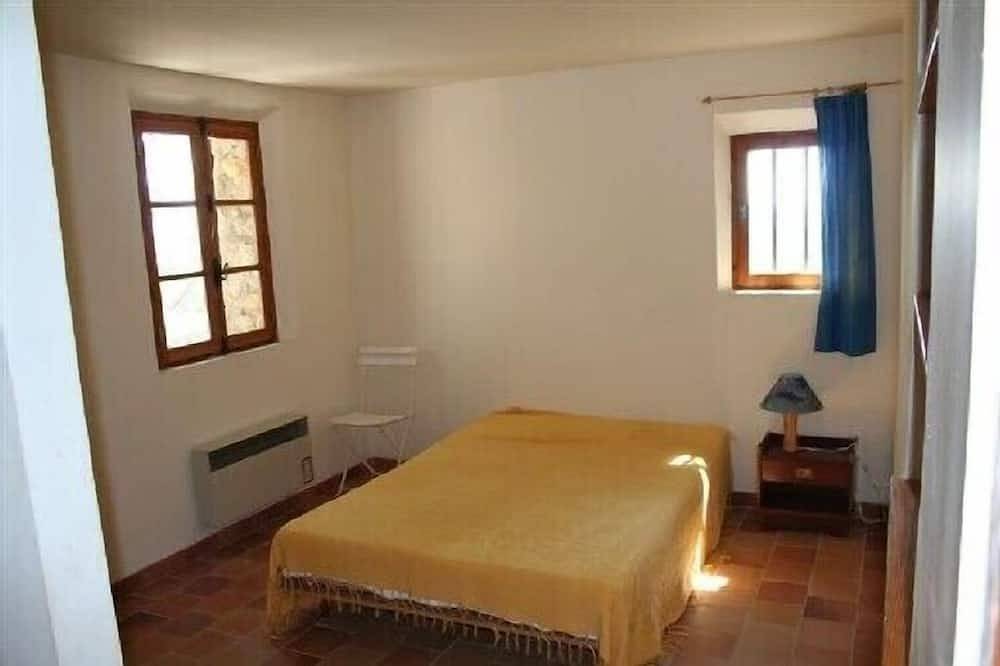 A haven of peace in a wild setting with an olive grove garden pool in Fayence, Draguignan region