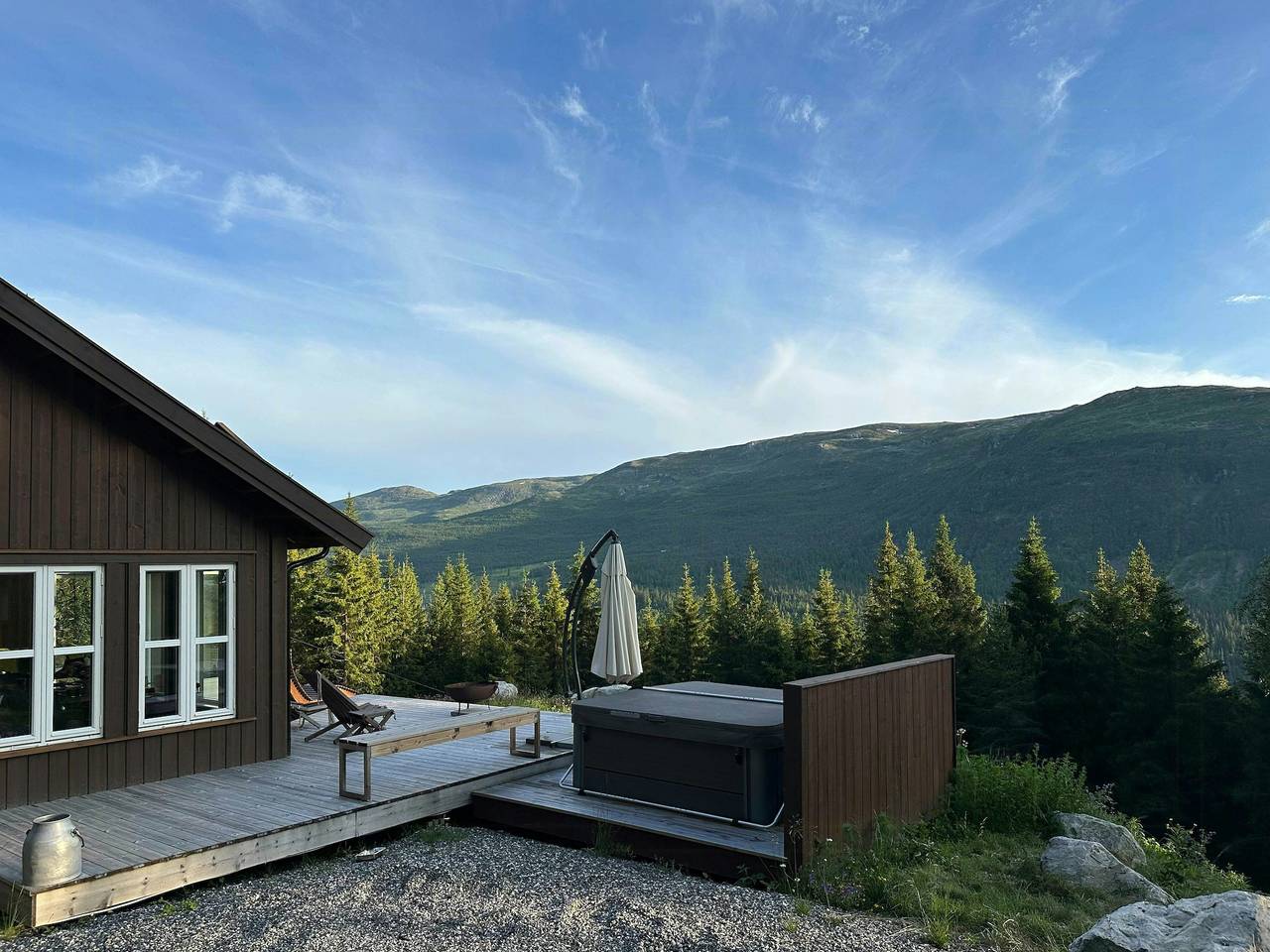 Ungestört mit Whirlpool und Blick auf das Jotunheimen-Gebirge in Gausdal