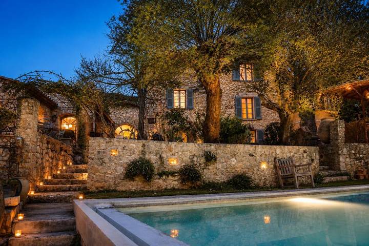 Chambre d’hôte pour 2 personnes, avec Terrasse et Jacuzzi ainsi que Jardin et Piscine