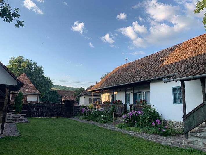 Maison d’hôte pour 2 personnes, avec terrasse et vue ainsi que jardin et piscine, animaux acceptés