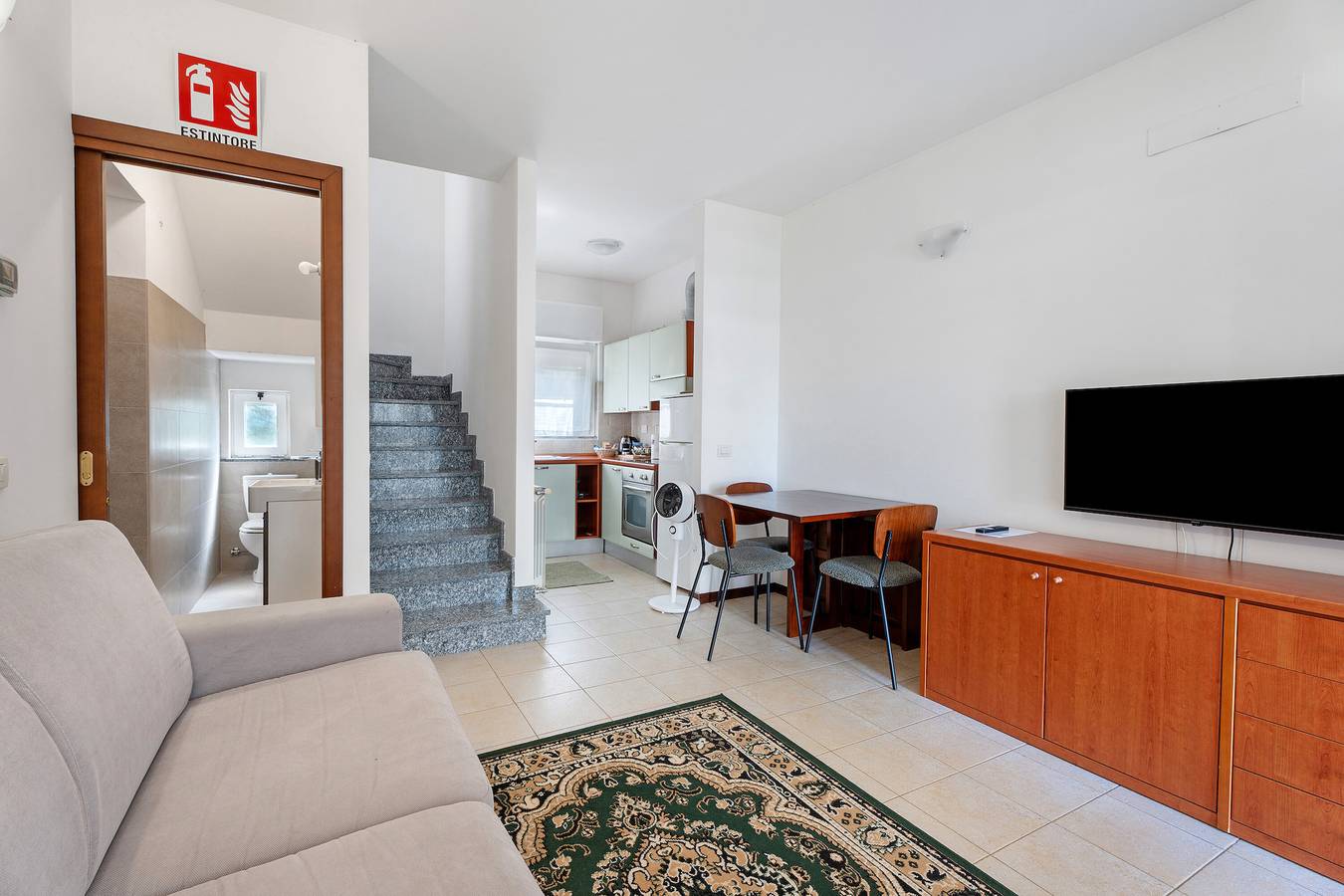 Appartamento intero, Appartamento '5' con Giardino in Comune, Balcone e Wi-Fi in Lonate Pozzolo, Provincia di Varese