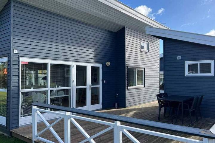 Ferieudlejning for 4 personer, med terrasse i Gudhjem