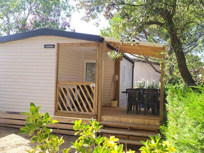 Location de vacances pour 6 personnes, avec piscine et terrasse à Laurens