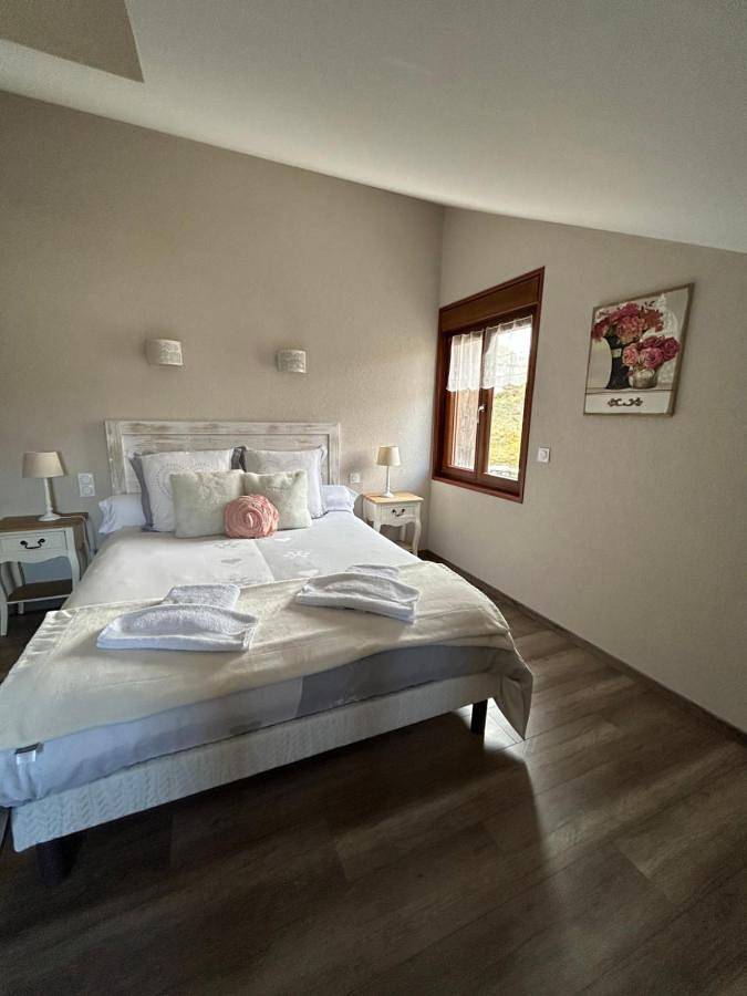 Gîte pour 2 personnes, avec jardin à Saint-Point-Lac - 2