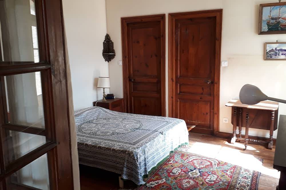 Maison de 7 Chambres Pour 15 Personnes in Perros-Guirec, Côte de Granit Rose