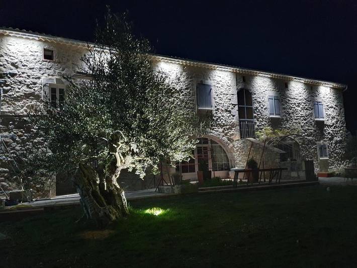 Location de vacances pour 10 personnes, avec vue ainsi que piscine et jardin à Saint-Just-et-Vacquières - 2