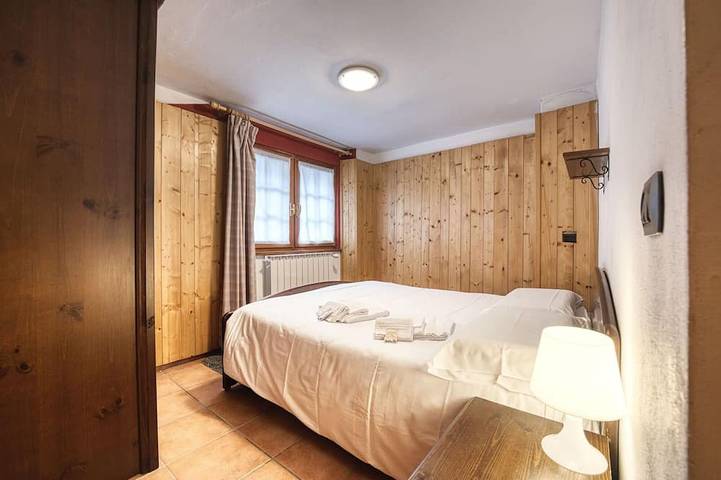 Ganze Wohnung, Schöne Wohnung für 6 Personen mit TV, Balkon, Haustiere erlaubt und Panoramablick in Isella (Macugnaga), Macugnaga