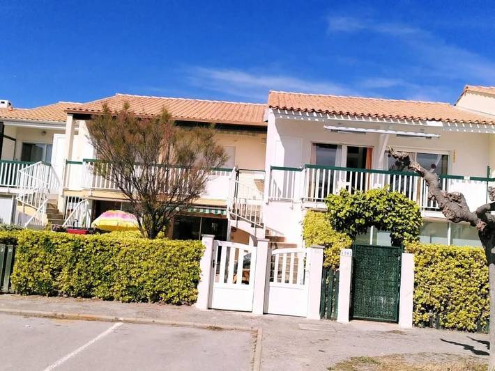 Gîte pour 6 personnes, avec Terrasse et Piscine dans Plage des Aresquiers