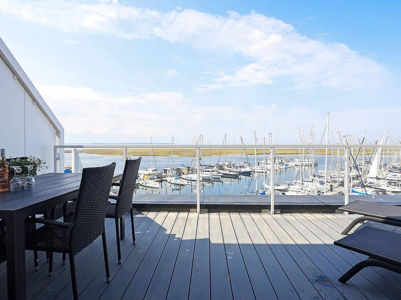 Geheel appartement, Villa aan de boulevard in de eerste rij aan zee in Wendtorfer Strand, Wendtorf
