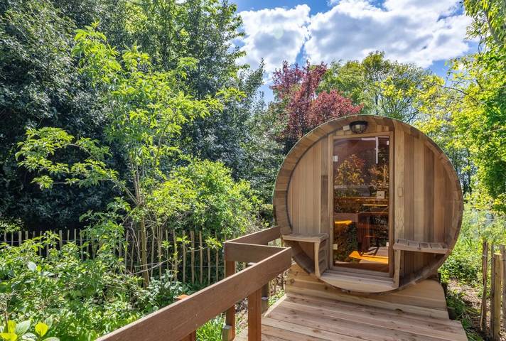 Stilvolles 10-Personen-Landhaus mit Whirlpool, Fasssauna und großem Garten bei Sneek in Ijsselmeer