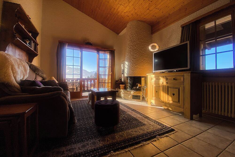 Appartement entier, La résidence Aigle Royal se situe à côté de la télécabine de la Barboleuse qui vous emmène sur le do in Gryon, Alpes Vaudoises