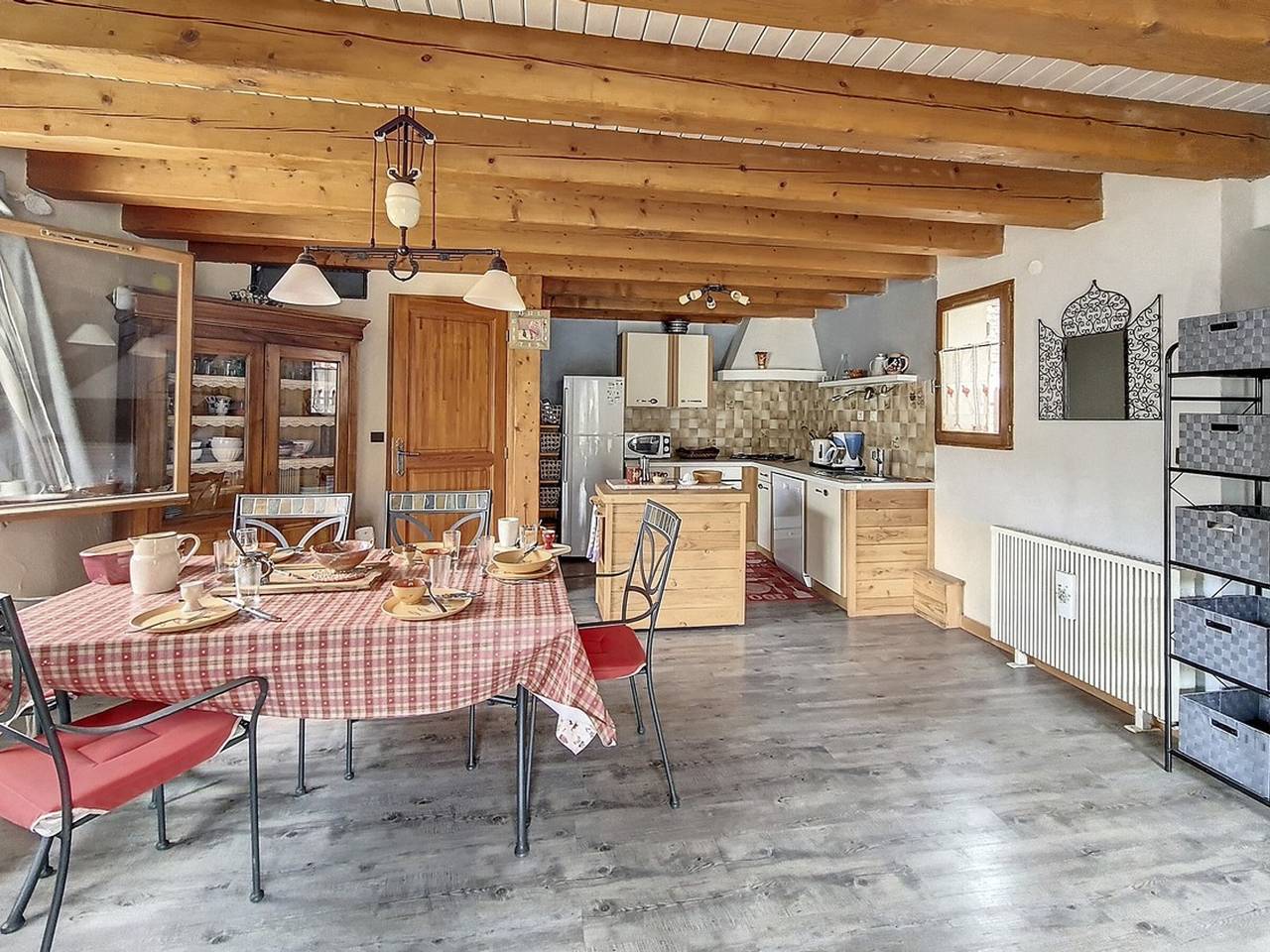 Geheel appartement, Charming Family Home · Close to Slopes · Terrace & Parking in Saint-Martin-de-Belleville, Massif de la Vanoise