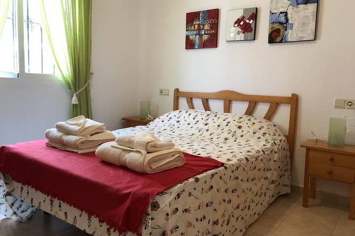 Entire apartment, Large 2 Bedroom Apartment - Private Garden- 10 Min from La Zenia Beach/Boulevard in Colinas de la Zenia, Orihuela