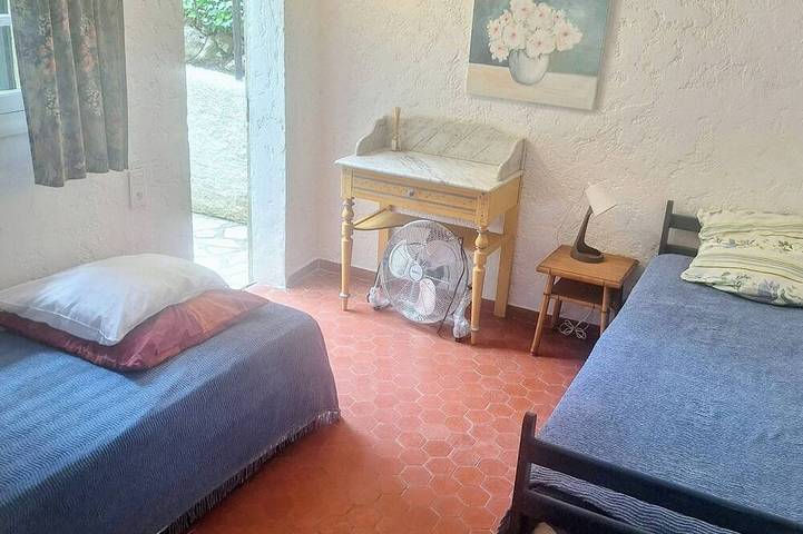 Maison indépendante, calme dans propriété sécurisée, idéale pour vacances d'été. in Cogolin, Côte méditerranéenne (France)