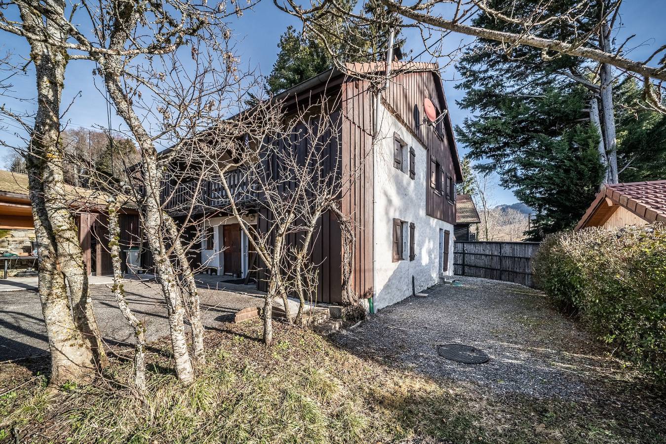 Chalet 'Authentique En Vallée Verte' with Mountain View, Shared Terrace & Wi-Fi in Bogève, Thonon-les-Bains region
