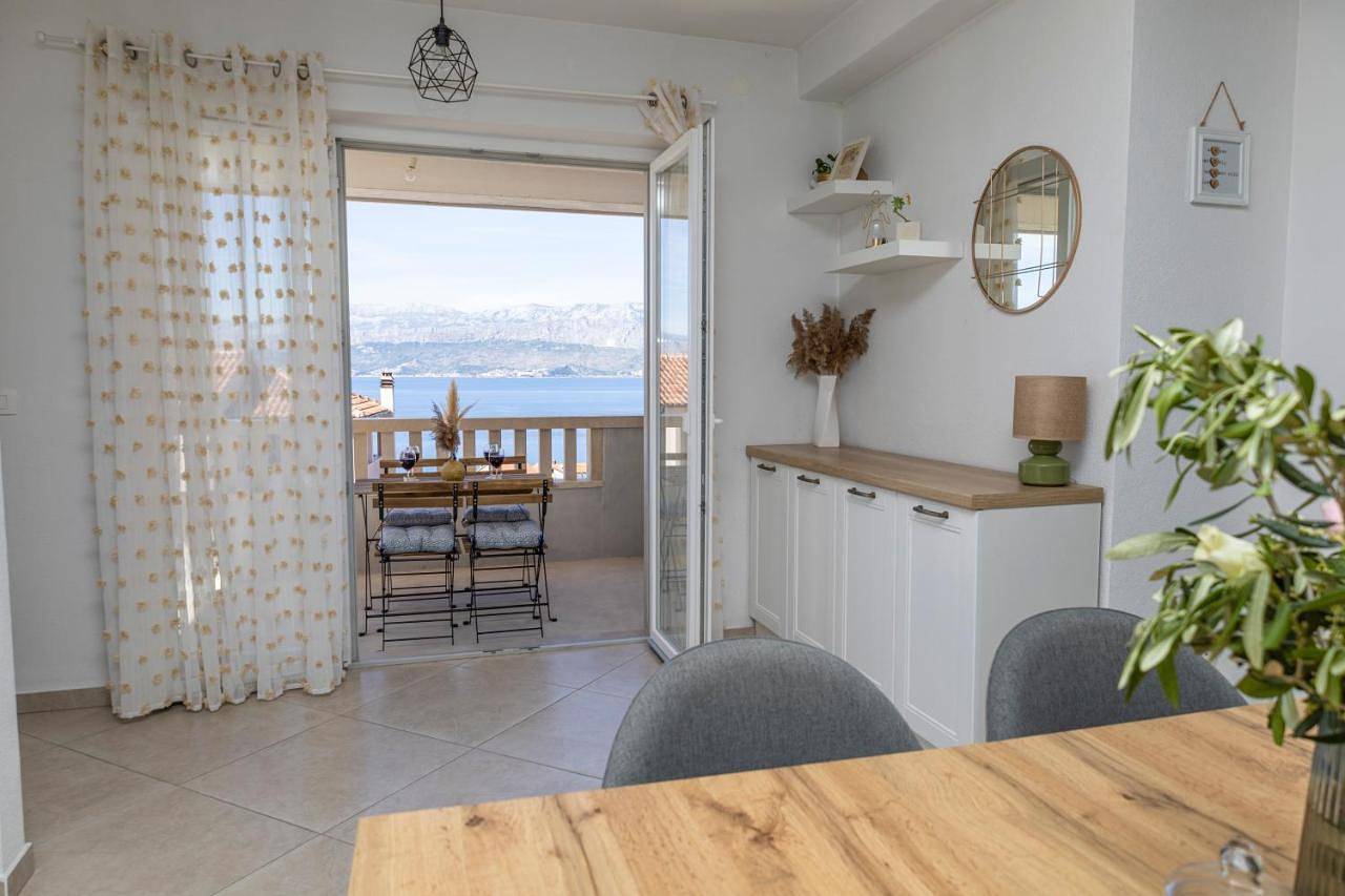 Three-Bedroom House in Dol (Postira), Postira
