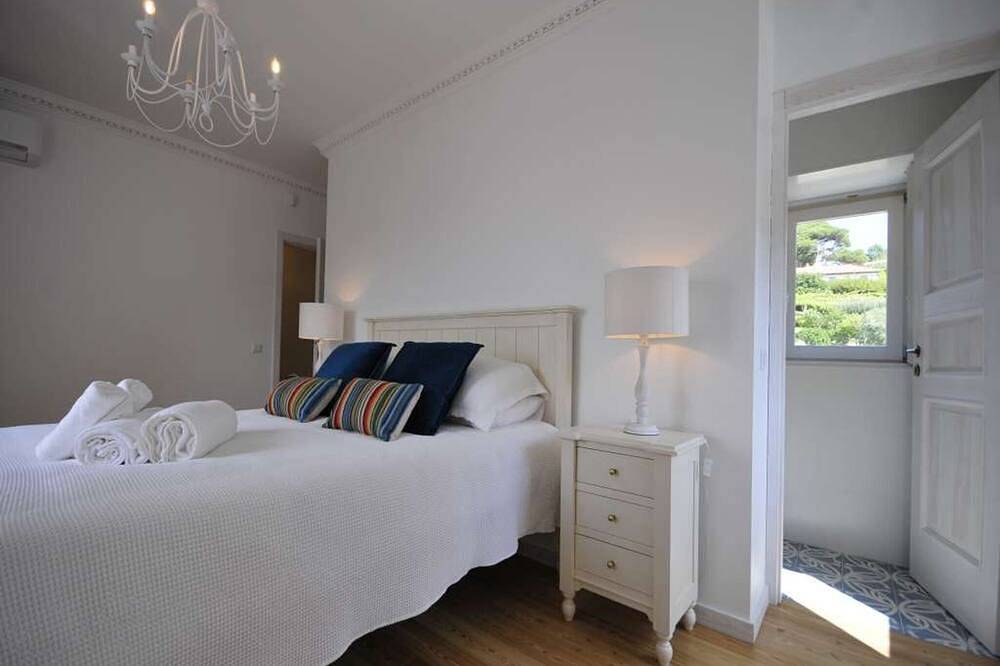 Amazing Viana do Castelo Villa | 6 Bedrooms | Villa Castello | Private Pool & Large Garden | North Portugal in Afife, Distrito de Viana do Castelo