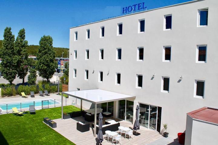 Hôtel pour 2 personnes, avec piscine ainsi que jardin et vue, adapté aux familles à Saint-Mitre-les-Remparts - 2