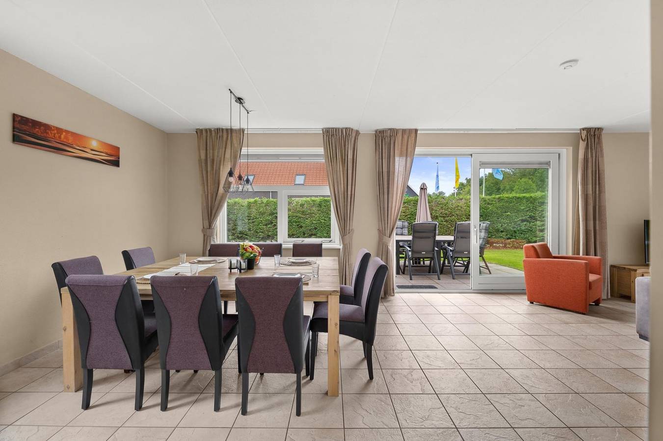 Geräumiger Bungalow für 10 Personen mit einem grünen Garten in Heinkenszand in Niederländische Nordsee