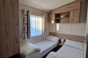 Static Caravan for 6 People in Leysdown, Kent, Photo 3