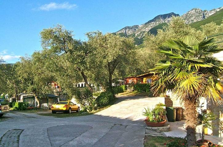 Camping pour 2 personnes, avec Terrasse et Jardin ainsi que Vue et Vue sur le lac à Malcesine